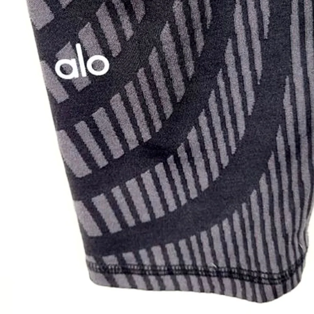 ALO Yoga black 22”